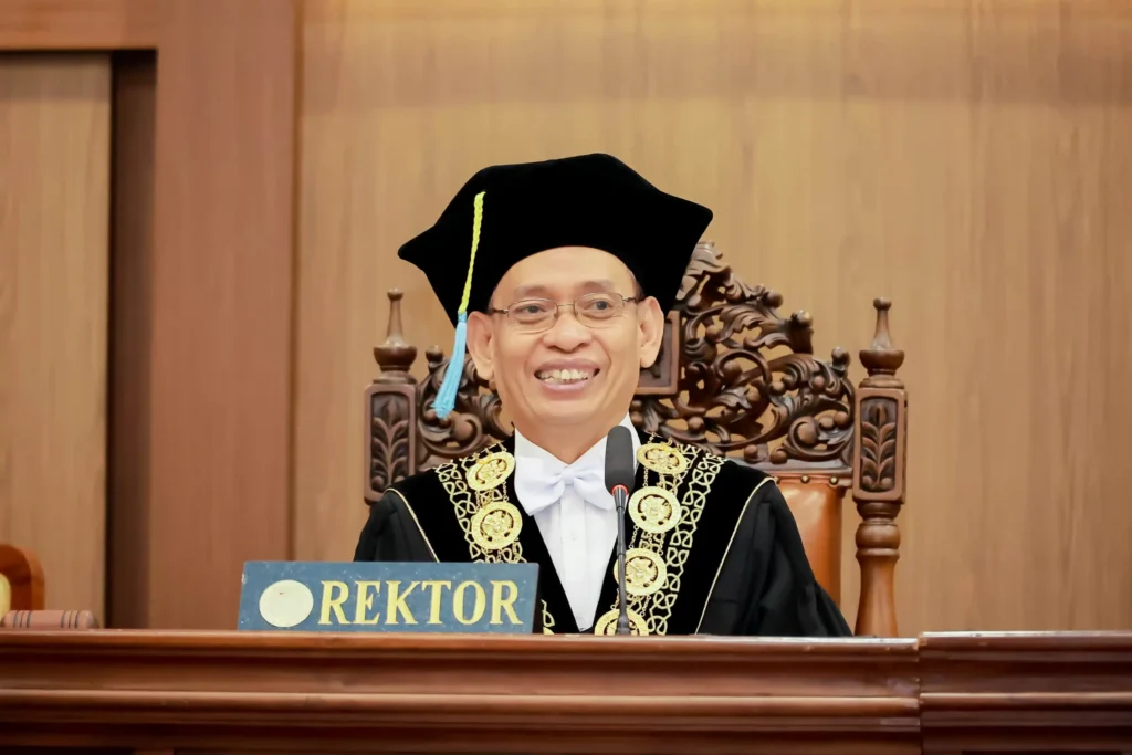 Rektor UNAIR, Prof Dr Mohammad Nasih MT Ak CA (foto: PKIP UNAIR)