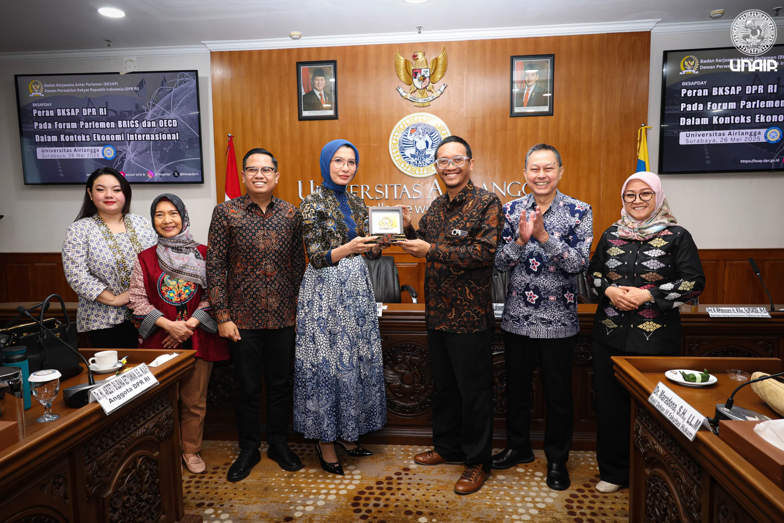 Pertemuan BKSAP DPR RI dan pimpinan UNAIR di Ruang Sidang Pleno Balai Rektorat Kampus MERR-C, Senin (26/5/2025) (Foto: PKIP UNAIR)
