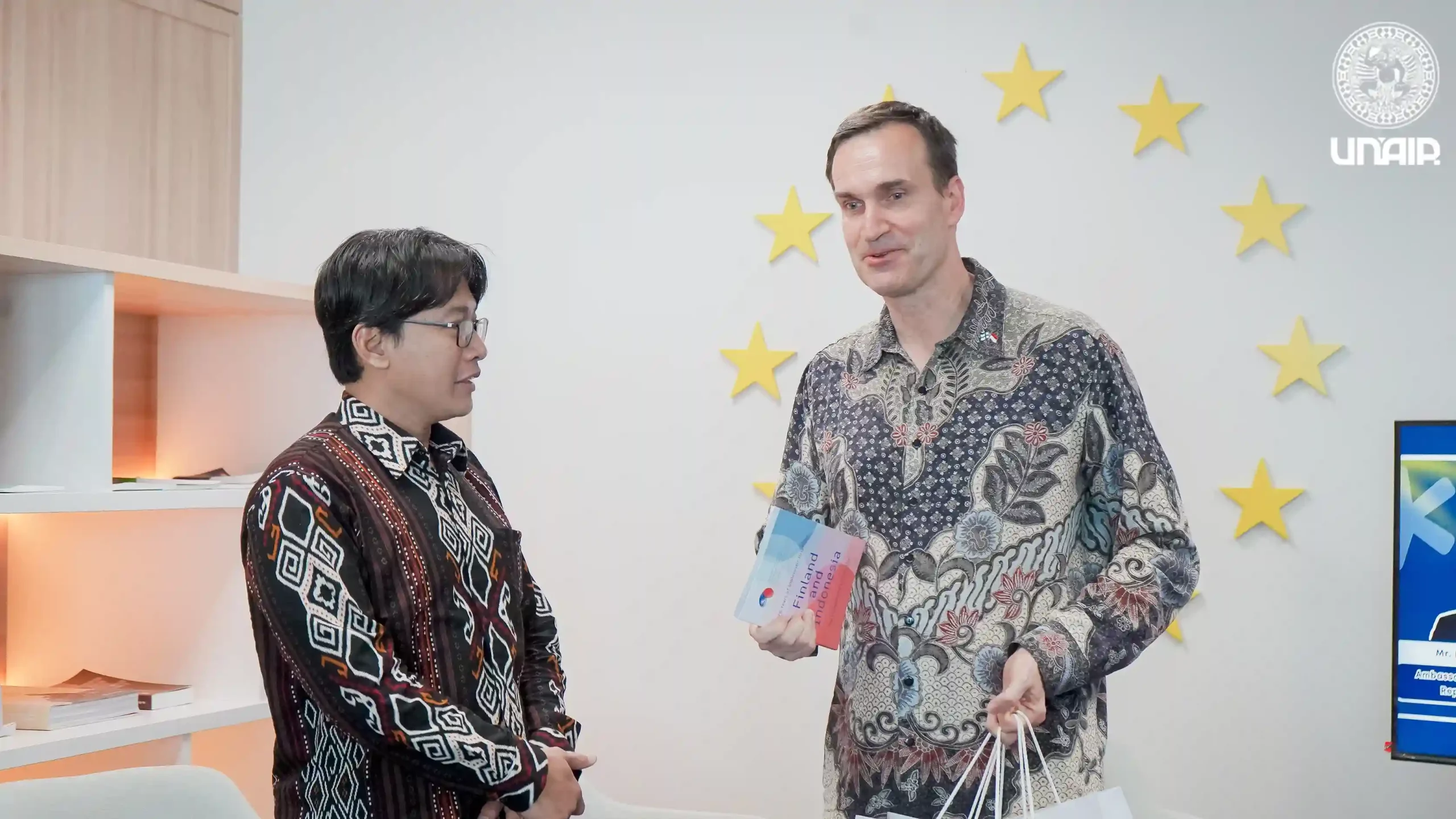 Mr Pekka Kaihilahti Duta Besar Finlandia untuk Republik Indonesia pada acara Finland Embassy Visit di Kampus Dharmawangsa-B UNAIR (Foto: Dok UNAIR)