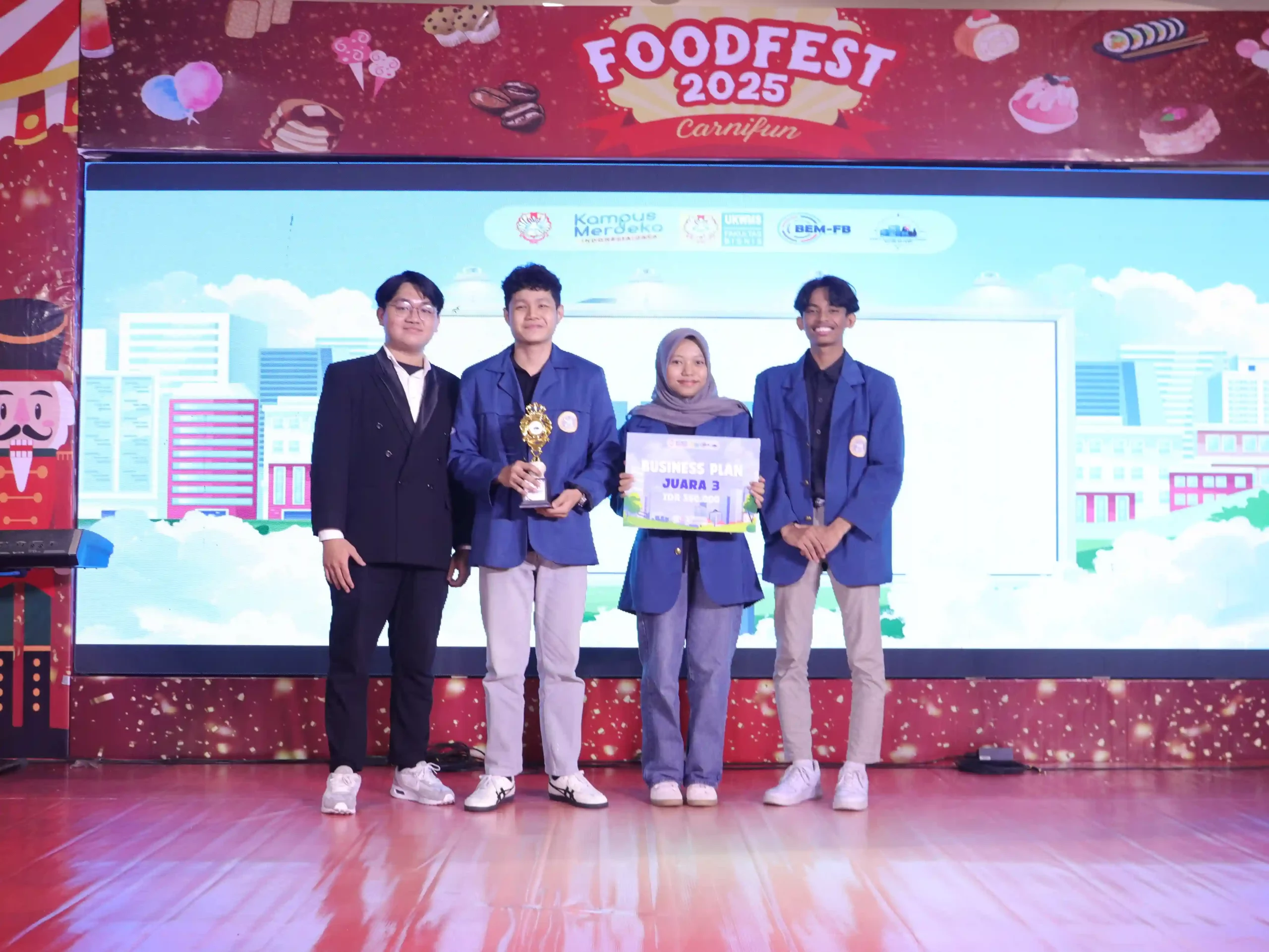 Penyerahan penghargaan pada ajang BEM’s Business Challenge Going Outside. (Foto: Dok. Pribadi)