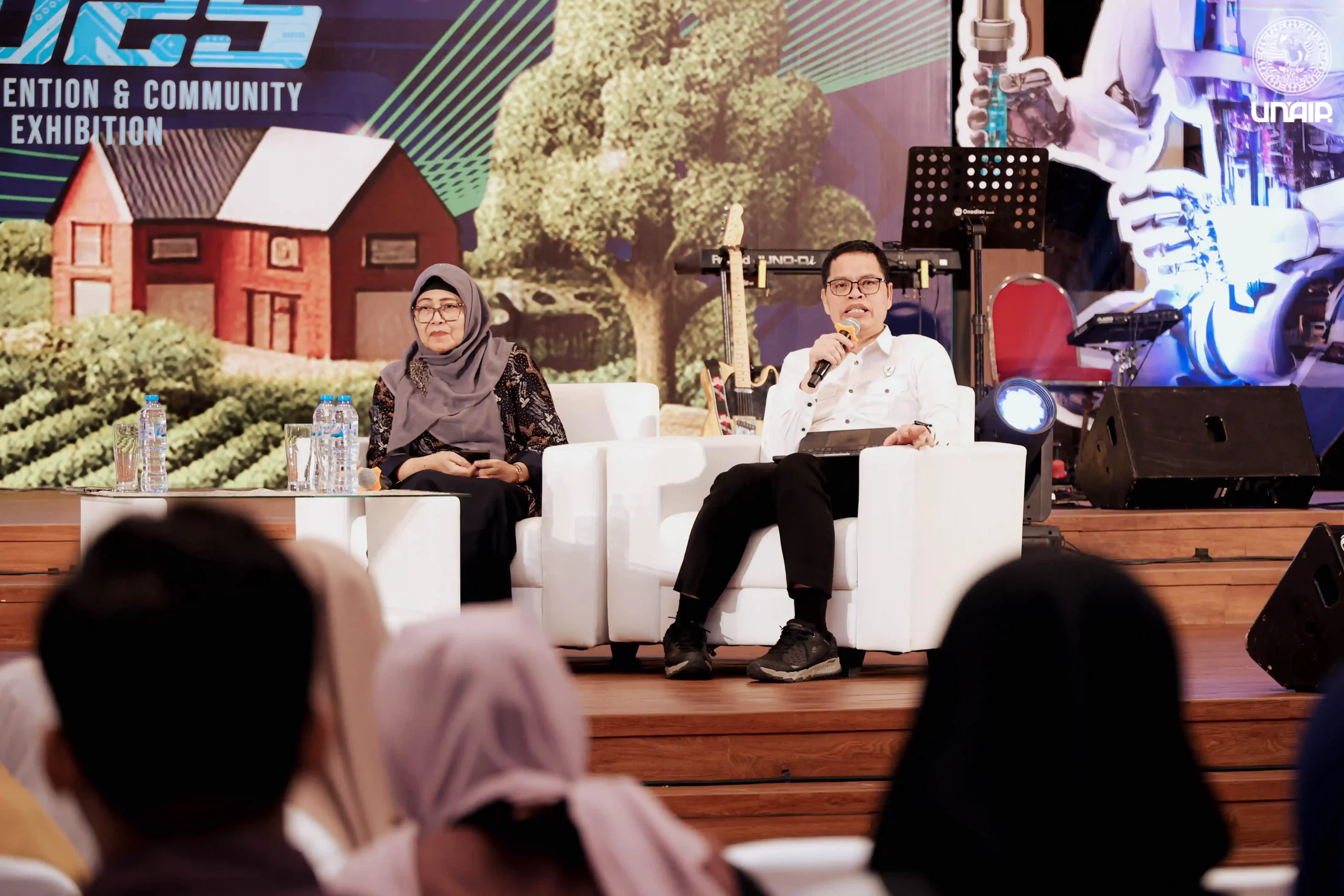 apt Mohamad Kashuri S Si M Farm saat menyampaikan materi dalam gelaran HITEX 2025 (Foto: PKIP UNAIR)