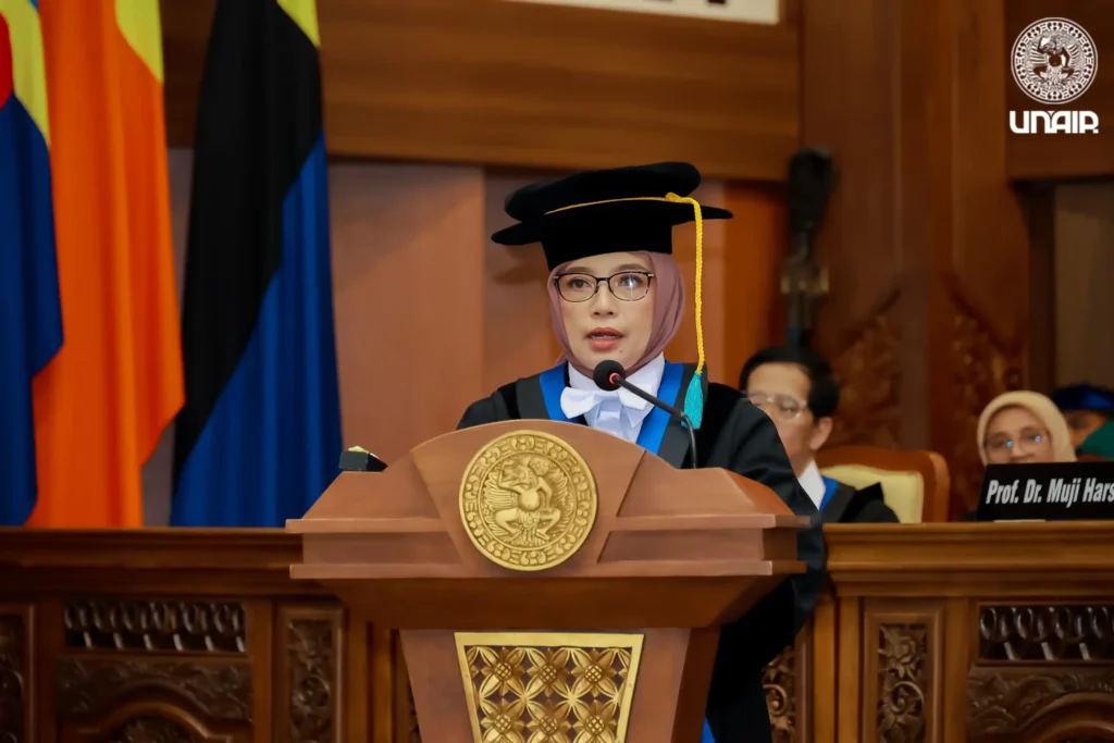 Prof Dr Prihartini Widiyanti drg MKes SBio delivers her scientific oration during inauguration . (Photo: PKIP UNAIR)