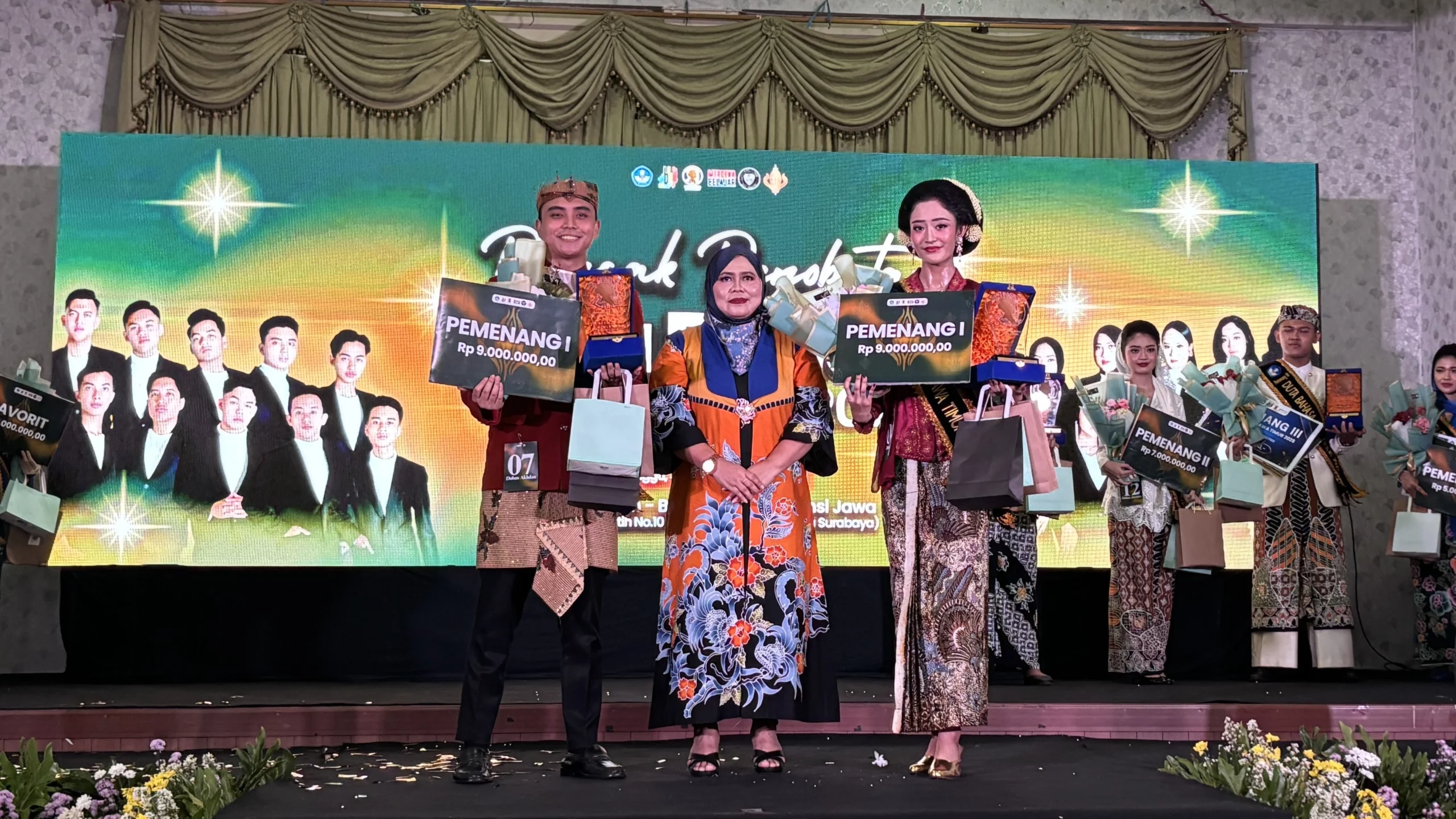 Potret Mahasiswi UNAIR Raih Juara I Pemilihan Duta Bahasa Jawa Timur 2025. (Foto: Istimewa)