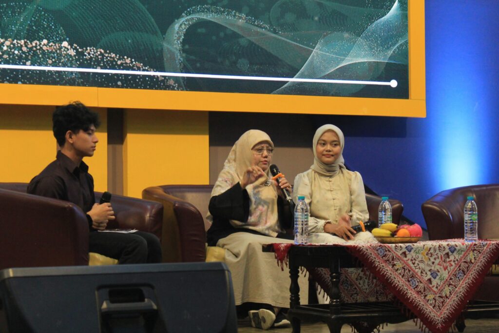 Sesi Talkshow MISIS bersama Prof Dr Sri Herianingrum SE MSi dan Auvi Diyanati Kanasibah SEi MSEi dalam acara MISIS pada Sabtu (24/05/2025) (Foto : Istimewa)
