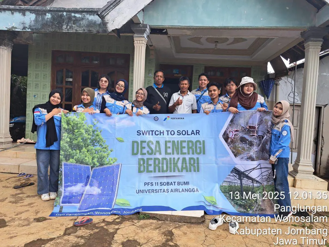 UNAIR students, recipients of the 2024 Pertamina Foundation Sobat Bumi scholarship, during their community service initiative in Panglungan, Wonosalam, Jombang, from Sunday to Tuesday (May 11–13, 2025). (Photo: By courtesy)