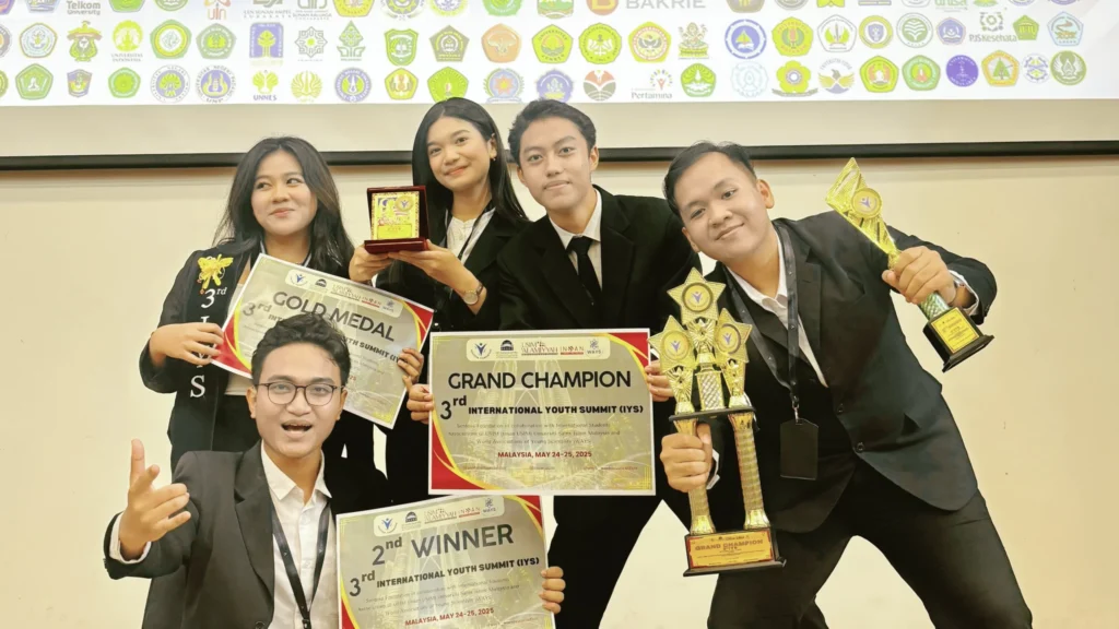 UNAIR’s FARMFORWARD team poses with their award certificate and trophy following their success at the 3rd International Youth Summit in Malaysia on May 24, 2025. (Photo: By courtesy)