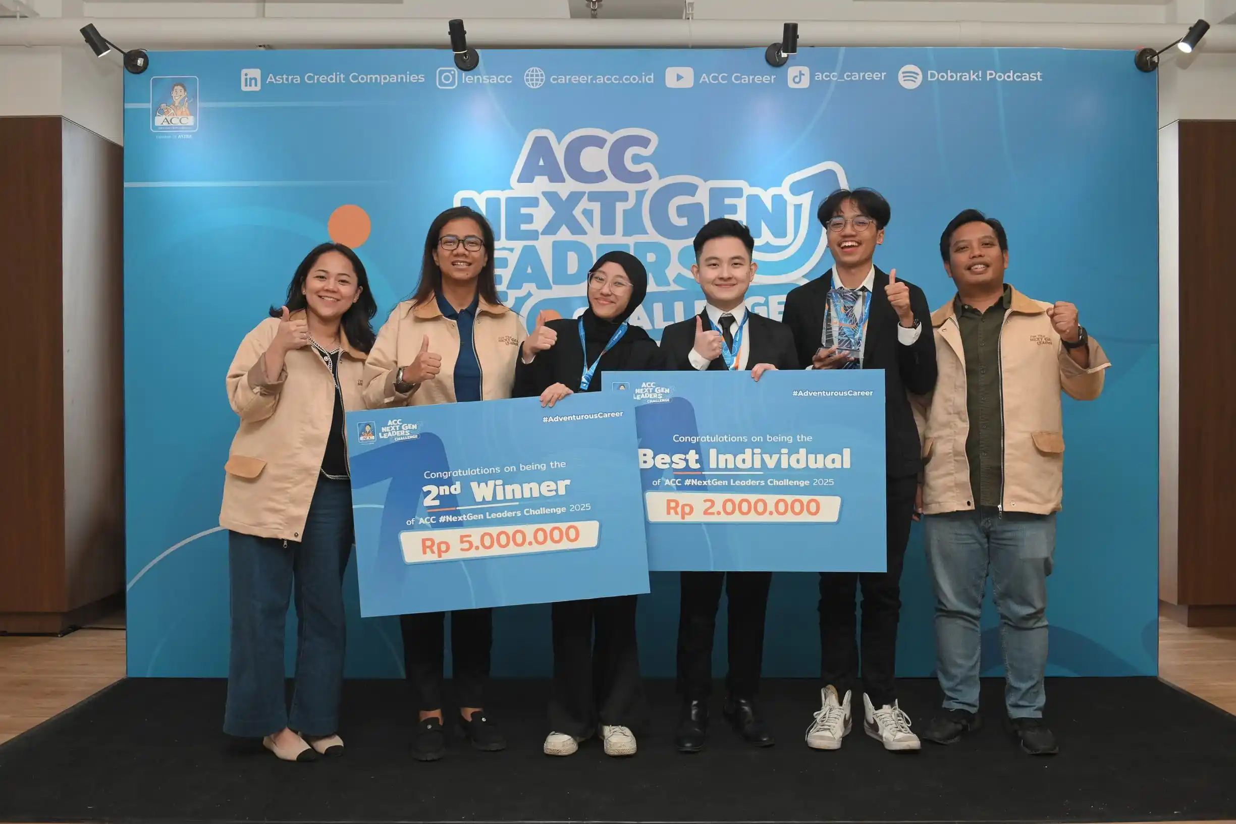 Kusumo and his team during awarding session (Photo: Personal archive)