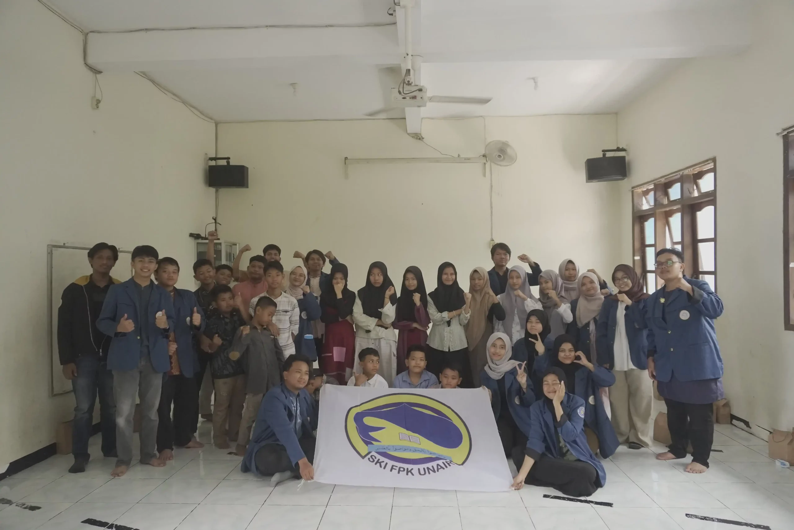 SKI FPK UNAIR bersama anak-anak panti asuhan dalam acara OASE Berbagi 2 pada Minggu (18/05/2025). (Foto : Istimewa)