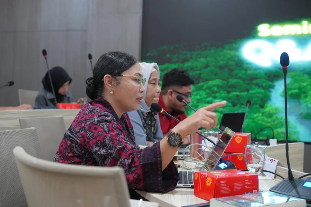 Dr Yayuk Siwiyanti dalam Seminar Lingkungan pada Jumat (9/02/2025). (foto: penulis)