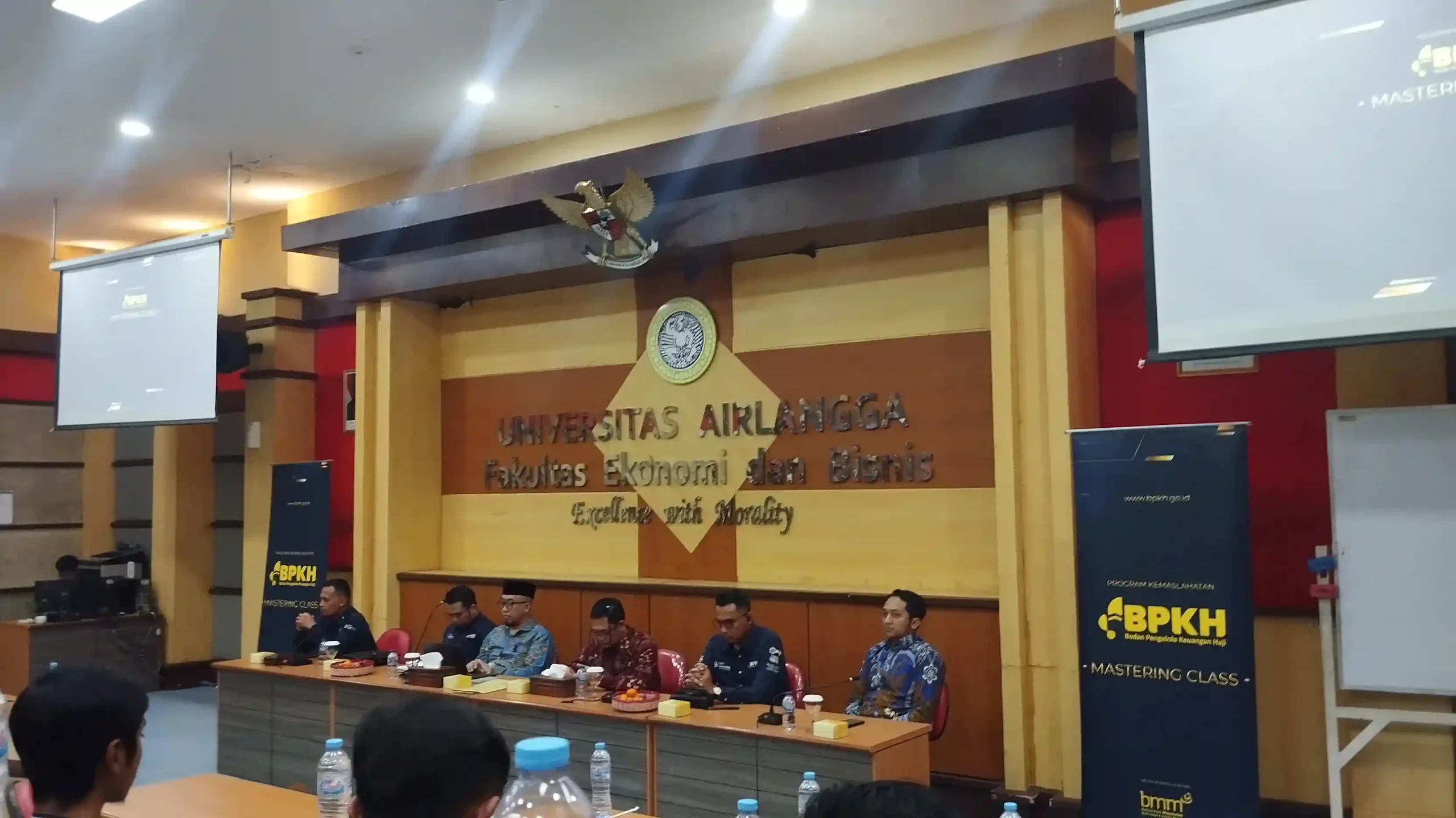 Departemen Ekonomi Syariah Universitas Airlangga (UNAIR) dan Badan Pengelola Keuangan Haji (BPKH), gelar Seminar Nasional Waris dan Haji (Foto: Istimewa)