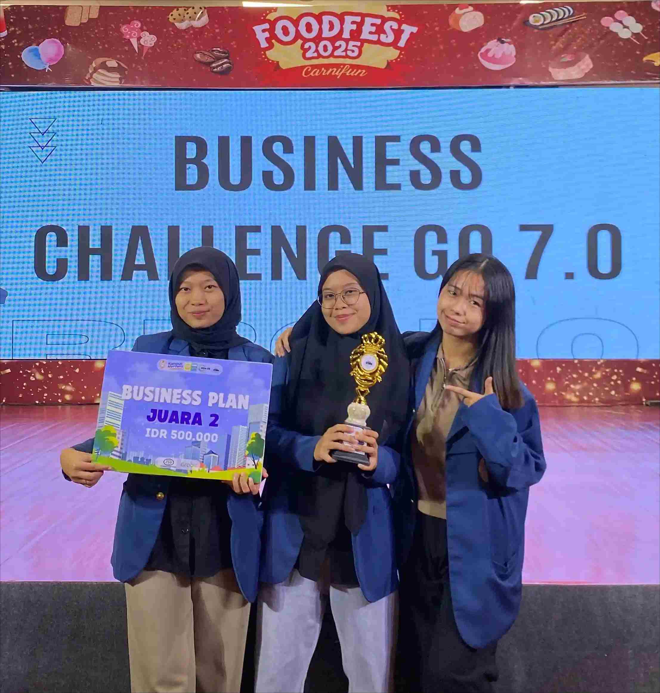 Tim UNAIR mendapatkan juara dua kompetisi business plan pada pada Jumat (16/5/2025) (Foto: Chindy)