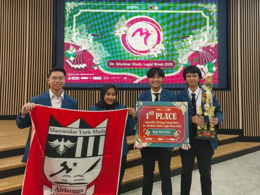MYMA FH UNAIR Team Wins First Place in LKTI at the 2025 Dr. Mochtar Riady Legal Week (DMRLW) (Photo: Source’s Documentation)