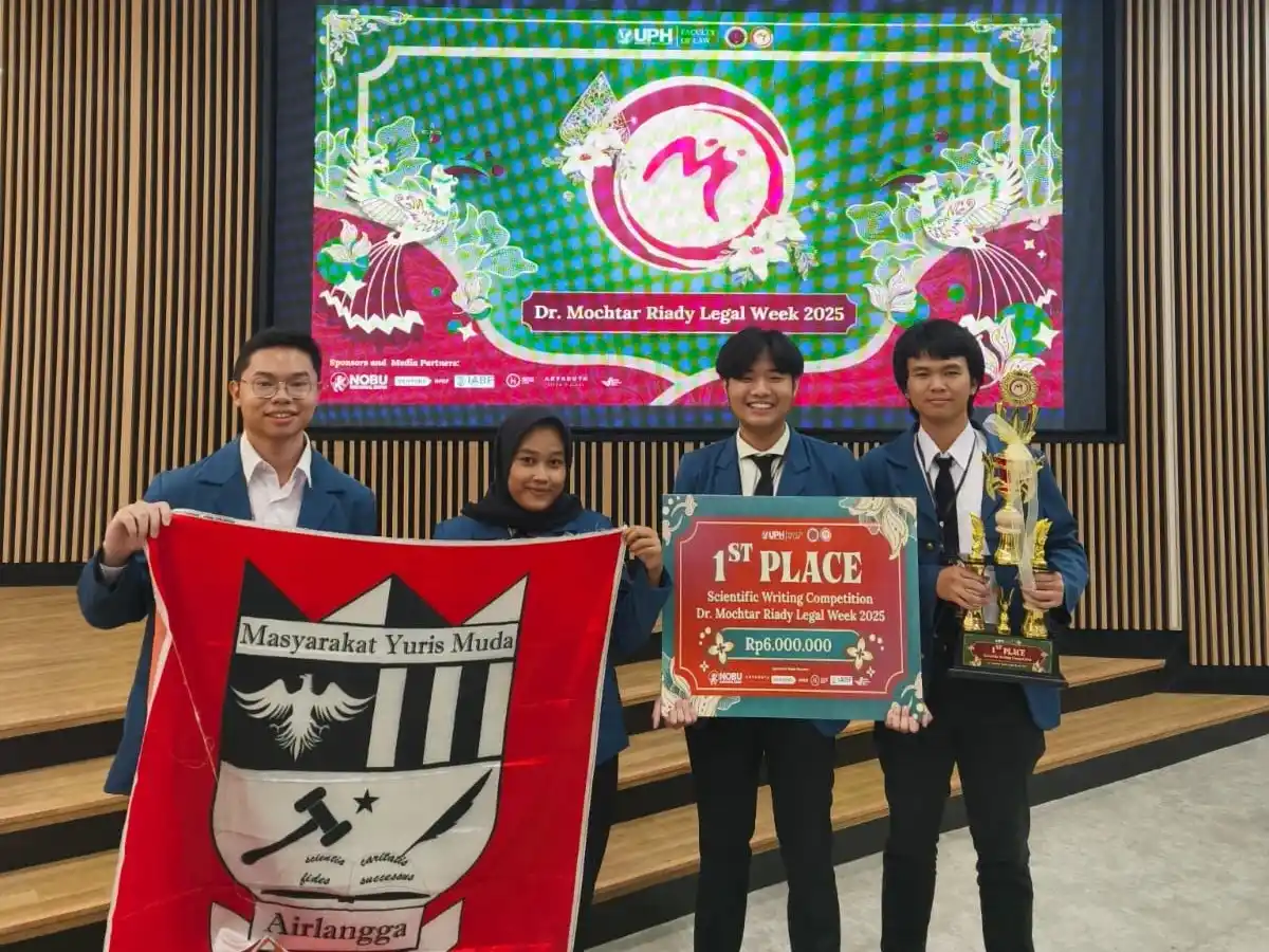 MYMA FH UNAIR Team Wins First Place in LKTI at the 2025 Dr. Mochtar Riady Legal Week (DMRLW) (Photo: Source’s Documentation)
