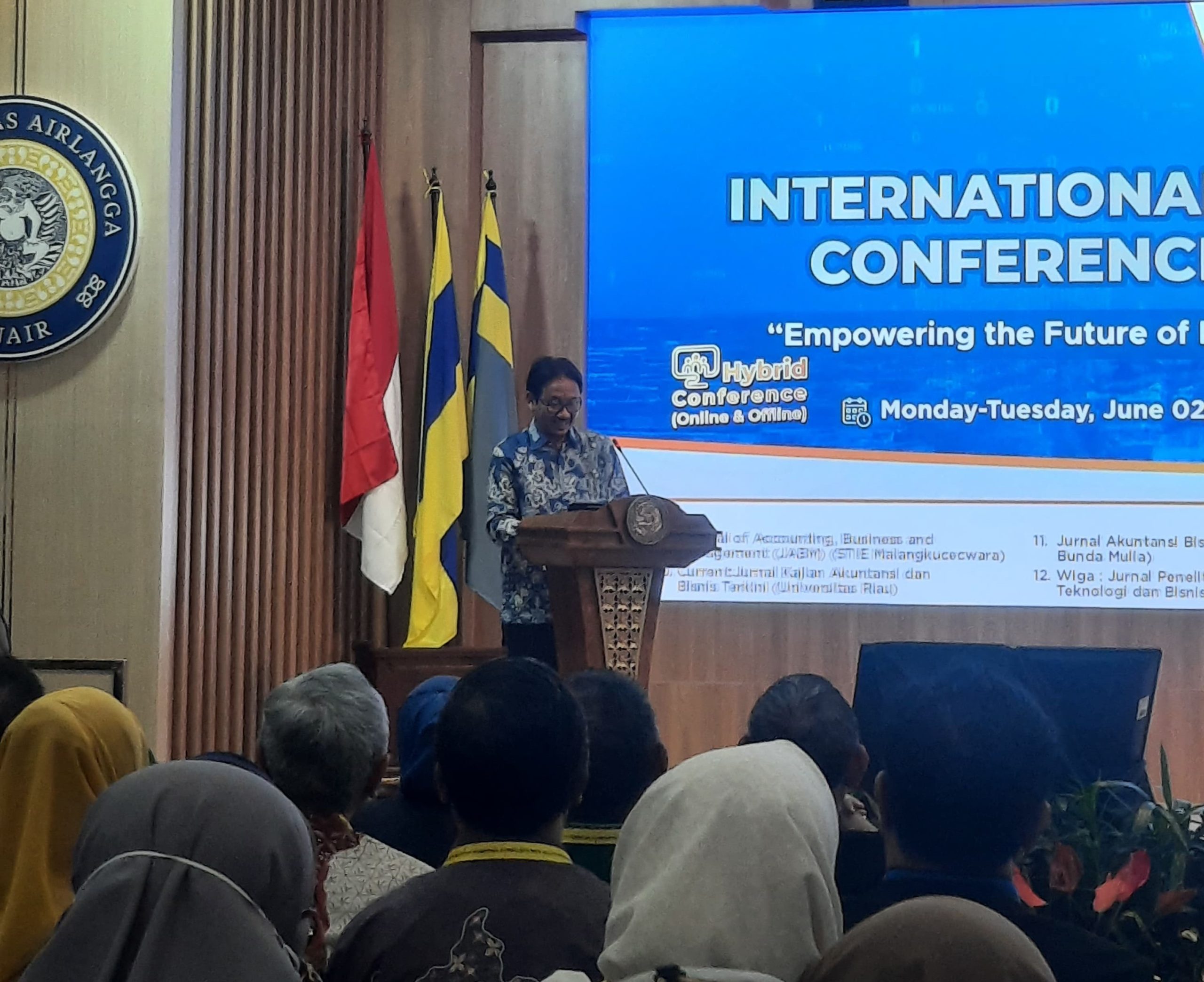 Sambutan oleh Inspektur Jenderal Kementerian Komunikasi dan Digital Republik Indonesia sekaligus Anggota DPN IAI Dr Arief Tri Hardiyanto Ak MBA CMA CCSA CA CSEP QIA CFE CGCAE CIAE CGAE pada pembukaan International Conference KRA XII 2025, Senin (2/6/2025). (Foto: Istimewa)