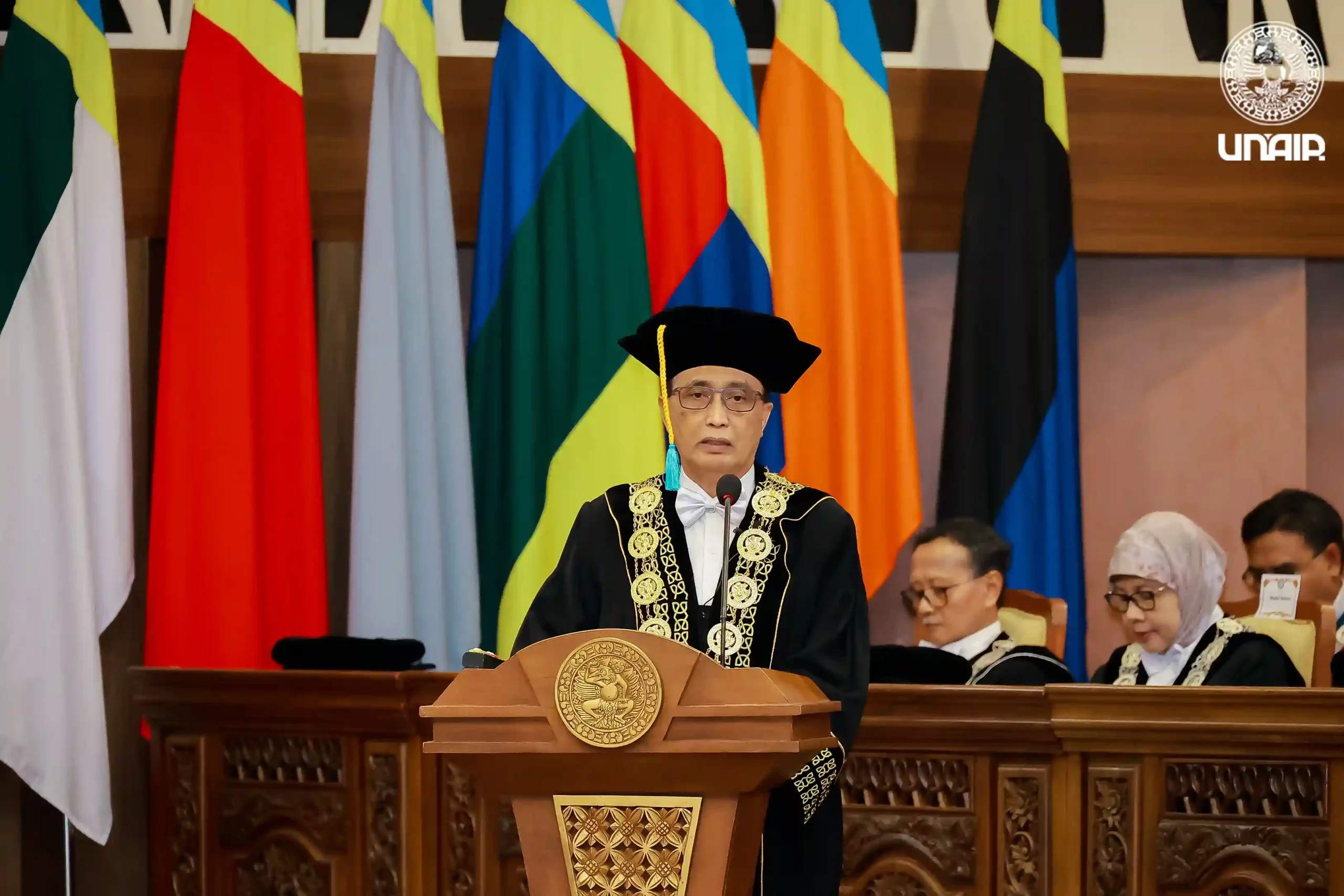 Ketua Majelis Wali Amanat UNAIR, Prof (HCUA) Dr H Sunarto SH MH memberikan sambutan dalam pelantikan rektor (foto: PKIP UNAIR)