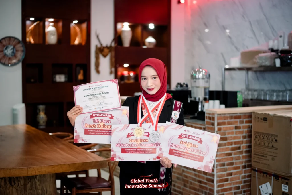 Potret Lady terpilih sebagai Best Delegate dalam ajang Global Youth Innovation Summit (GYIS) 2025. (Foto: Istimewa)