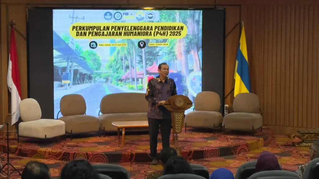 Rektor UNAIR, Prof Dr Muhammad Madyan SE MSi MFin berikan sambutan pada Gala Dinner P4H (Foto: M Adif Albarado)