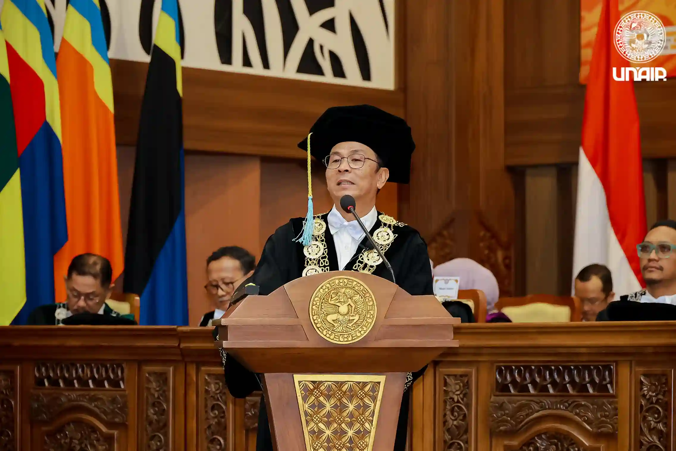 Prof. Dr. Muhammad Madyan, SE, M.Si., M.Fin., delivers his inaugural speech as the 14th Rector of Universitas Airlangga for the 2025–2030 term (Photo: PKIP UNAIR)