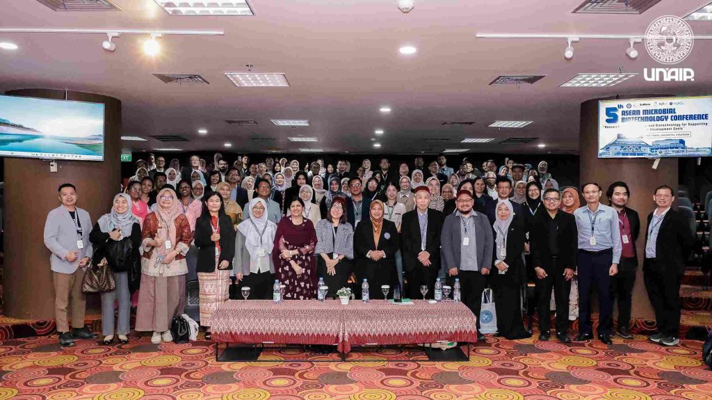 A group photo of participants and speakers at the 5th ASEAN Microbial Biotechnology Conference, held at Universitas Airlangga on June 13, 2025 (Photo: PKIP UNAIR)