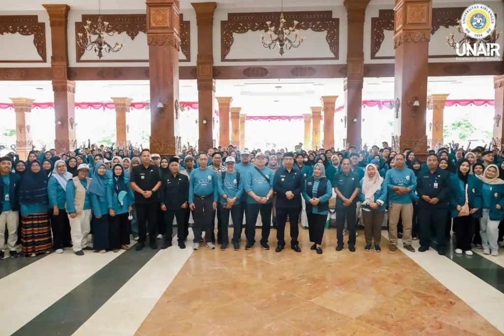 Madiun Regency govt, supervising lecturers, and LPPM TEAM at Madiun Regency pavilion (Photo: PKIP UNAIR)
