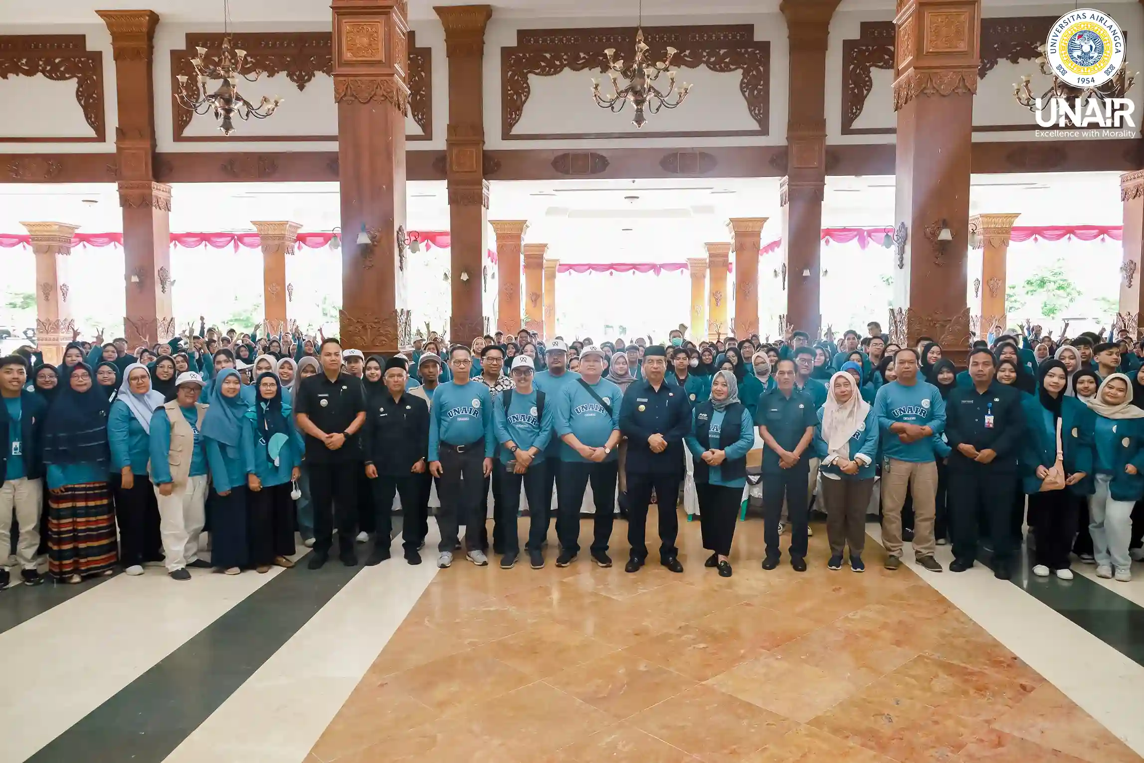 Madiun Regency govt, supervising lecturers, and LPPM TEAM at Madiun Regency pavilion (Photo: PKIP UNAIR)