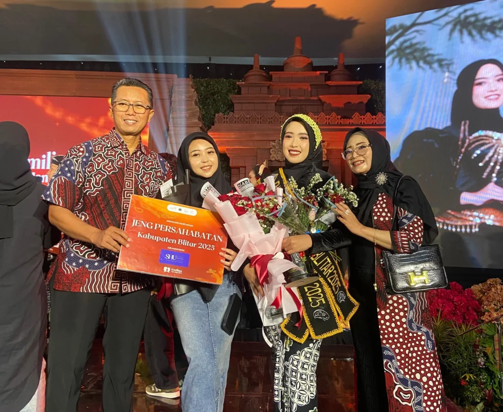 Zalfaa’ Putri Arfiliesia, mahasiswi Ilmu Komunikasi UNAIR yang raih gelar Jeng Persahabatan Kabupaten Blitar. (Foto: Istimewa)