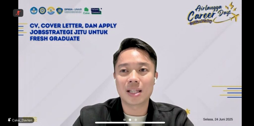 Davlen Tandersen saat menyampaikan materi strategi menyusun cv, cover letter, and apply jobs. (Foto: Istimewa)