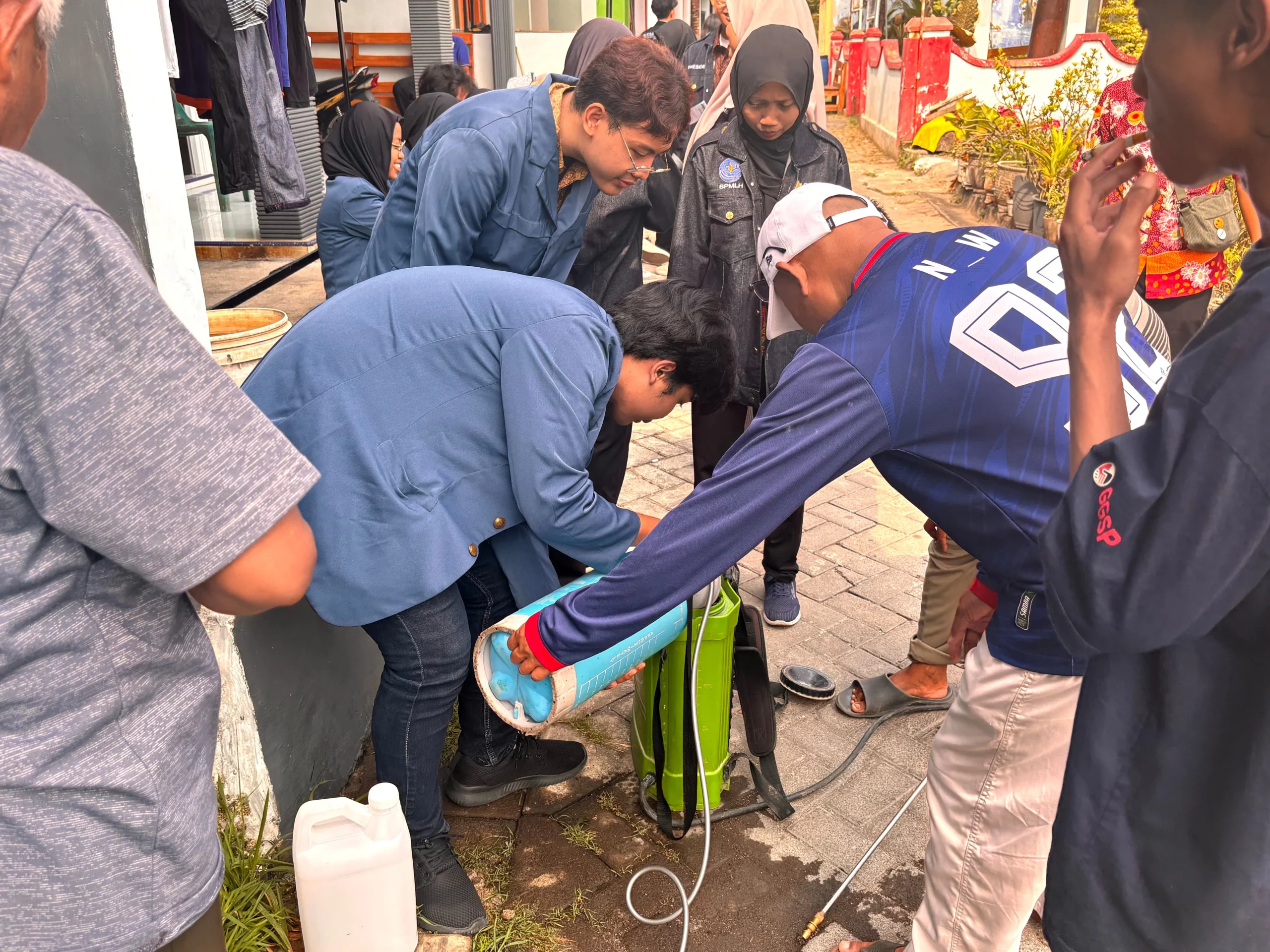 Potret Proses Pembuatan dan Persiapan pupuk Nano Chitosan. (Foto: Istimewa)