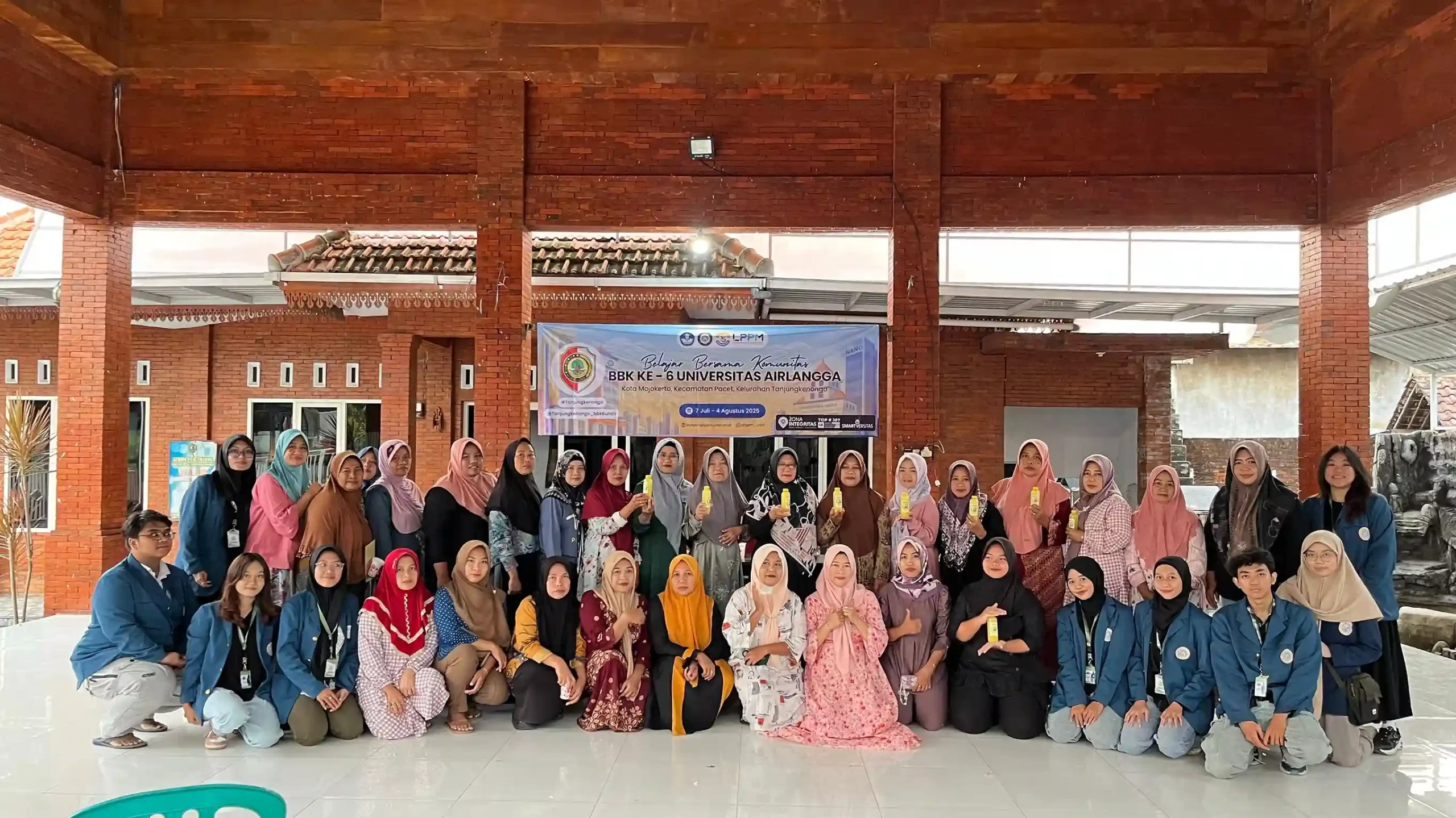 Mahasiswa KKN BBK 6 memperkenalkan SUJA, Susu Jagung Sehat Desa Tanjungkenongo