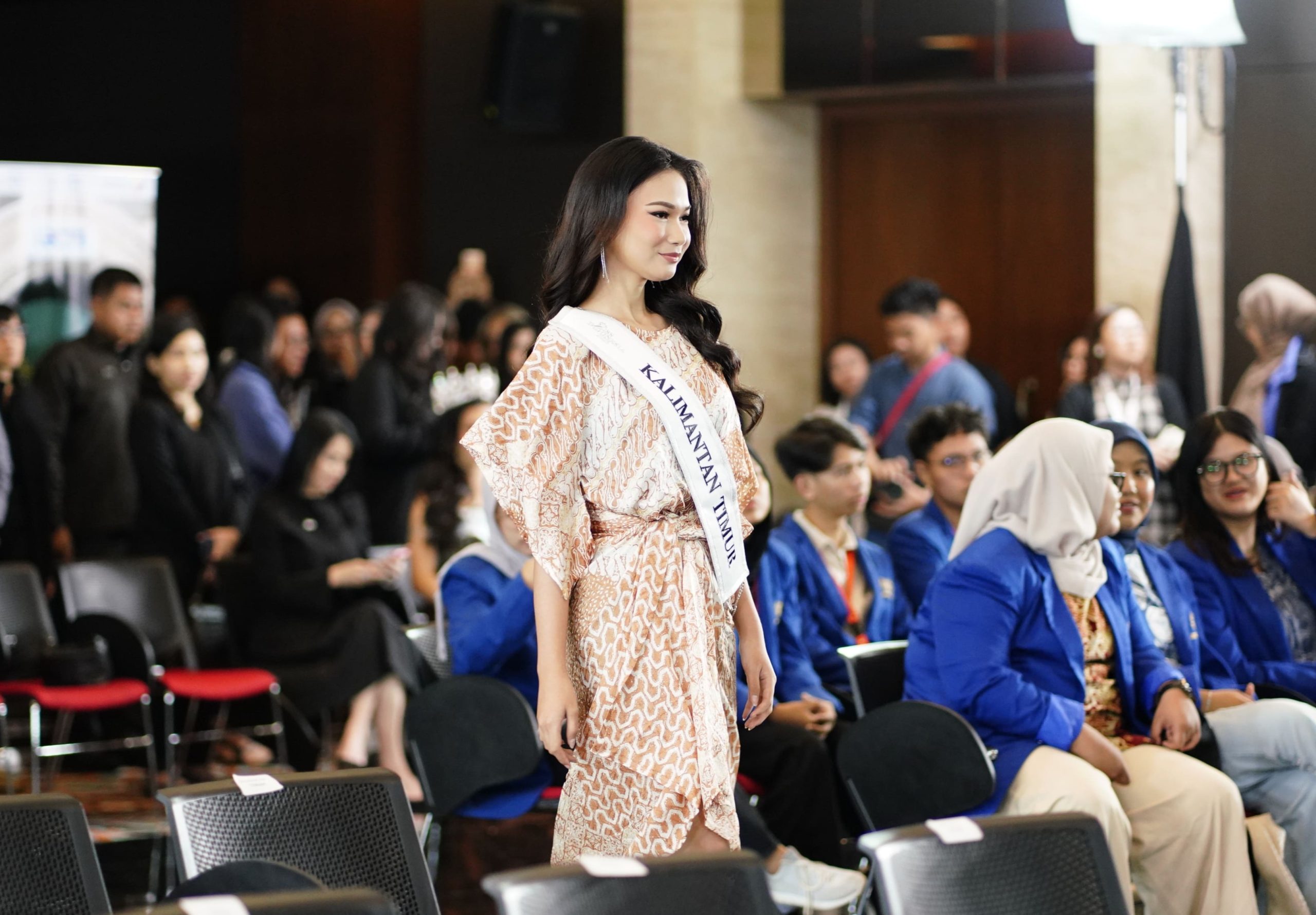 Nydia Yuliana, mahasiswi program studi Ilmu Sejarah FIB UNAIR, dalam ajang Miss Indonesia 2025. (Foto: Istimewa)