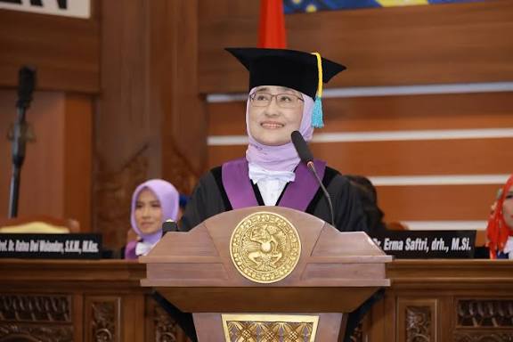 Prof Dr Santi Martini dr MKes, Dosen Kesehatan Masyarakat Universitas Airlangga (Foto: Istimewa)