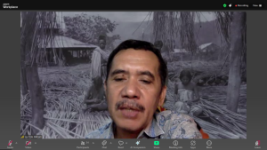 Dr La Ode Rabani SS MHum, dosen Fakultas Ilmu Budaya (FIB) Universitas Airlangga saat enyampaikan materinya pada Sabtu (26/7/2025). (Foto: Istimewa)