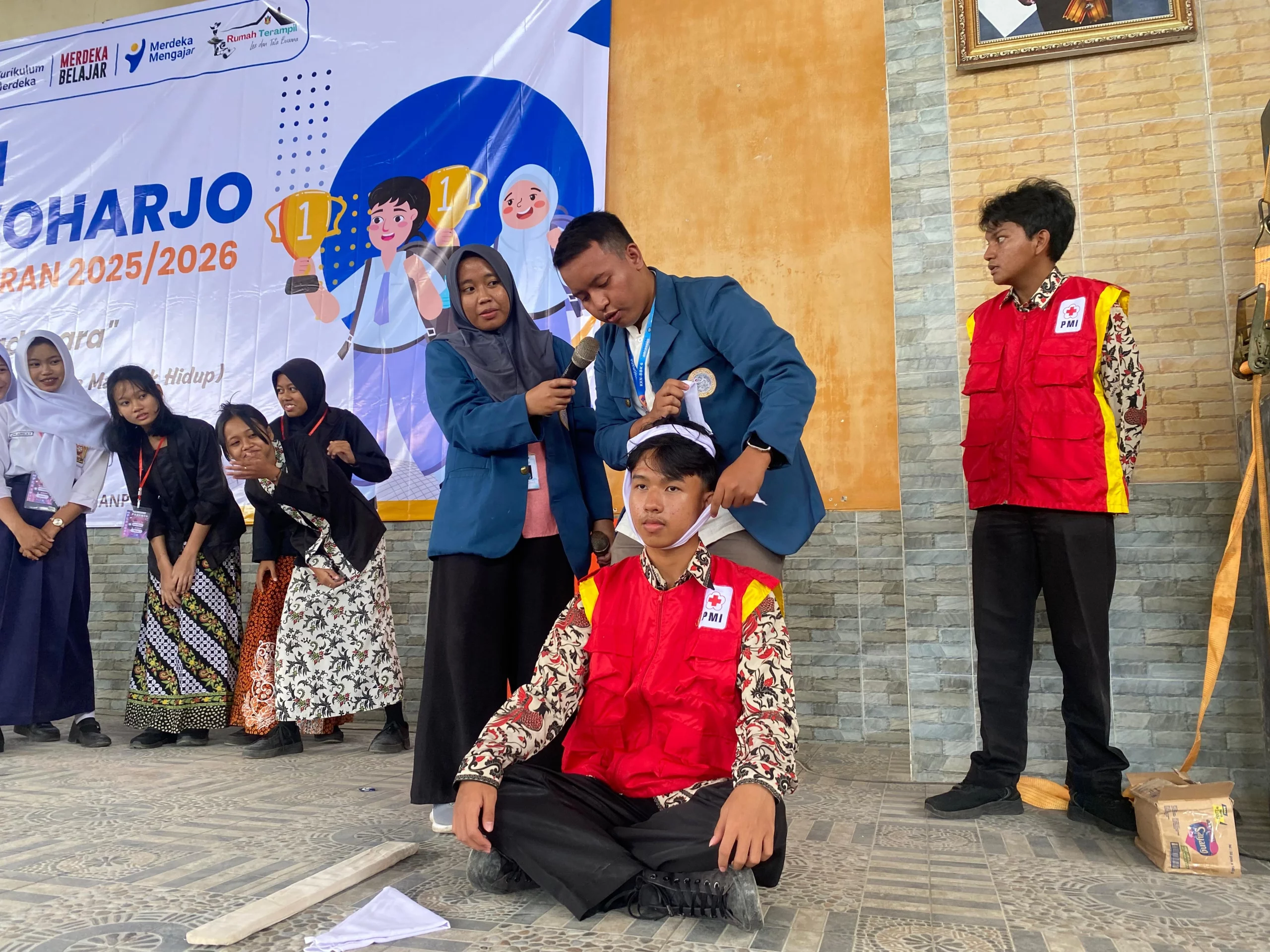 Kegiatan dokter kecil pada siswa 10 SMAN 1 Purwoharjo oleh tim KKN-BBK (foto : dok. narasumber).