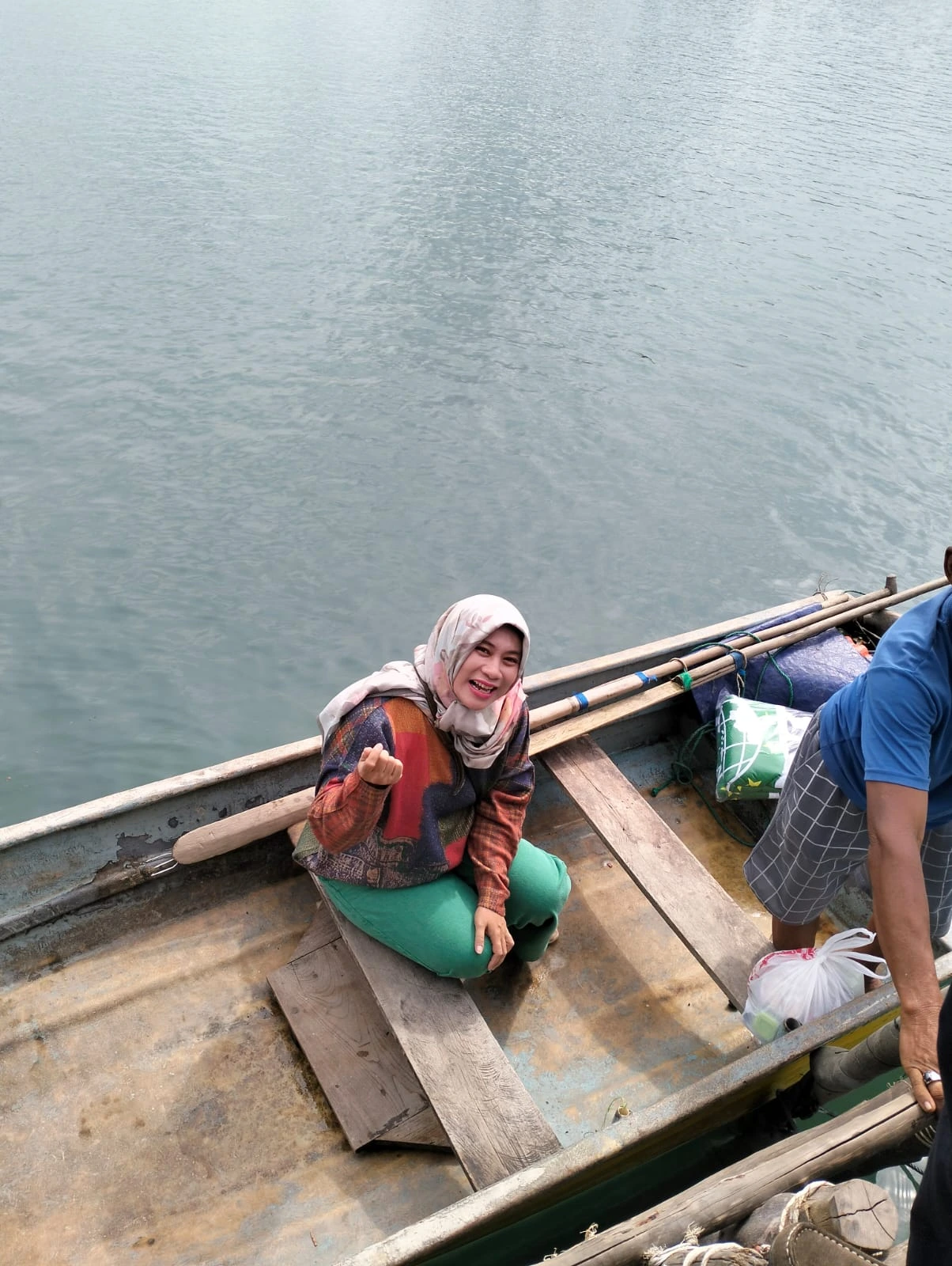 UNAIR Faculty of Dental Medicine alumna, drg. Zahra, brings dental care to remote islands through her “Warung Gigi” initiative (Photo: Courtesy of Source)