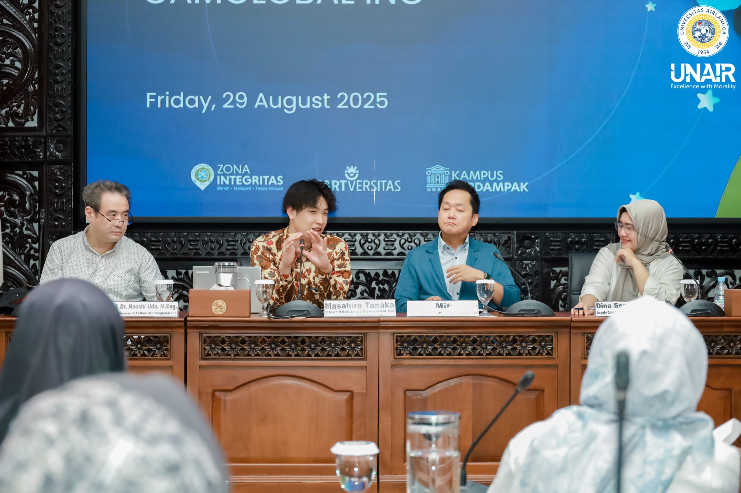 Airlangga Global Engagement (AGE) Universitas Airlangga (UNAIR) kembali menggelar pertemuan strategis untuk penandatanganan kerja sama (MoU) dengan pihak CamGlobal (foto: PKIP UNAIR)