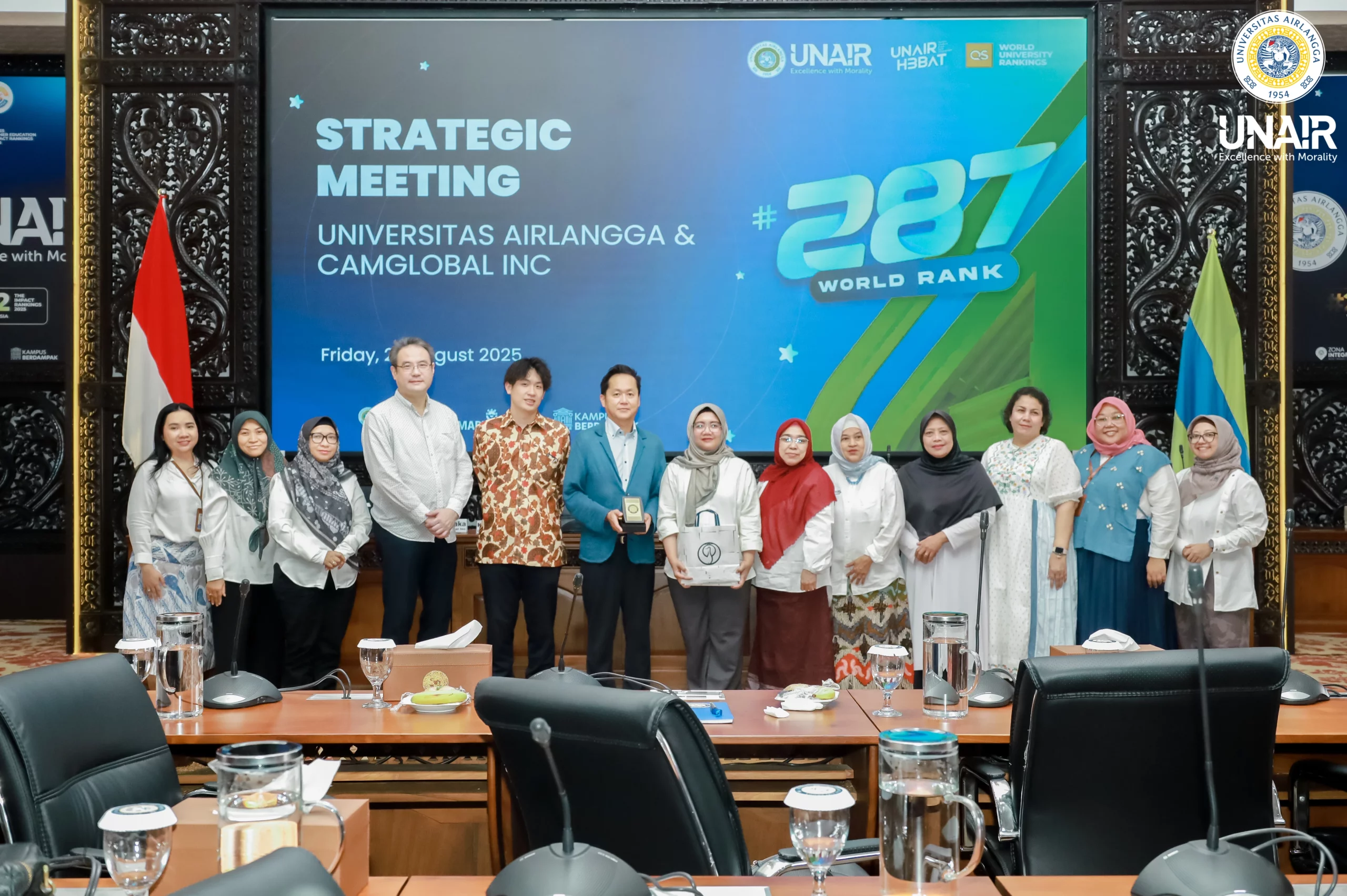 Pihak UNAIR berfioto bersama CamGlobal Inc dalam pertemuan Jumat (29/8/2025) (Foto: PKIP UNAIR)
