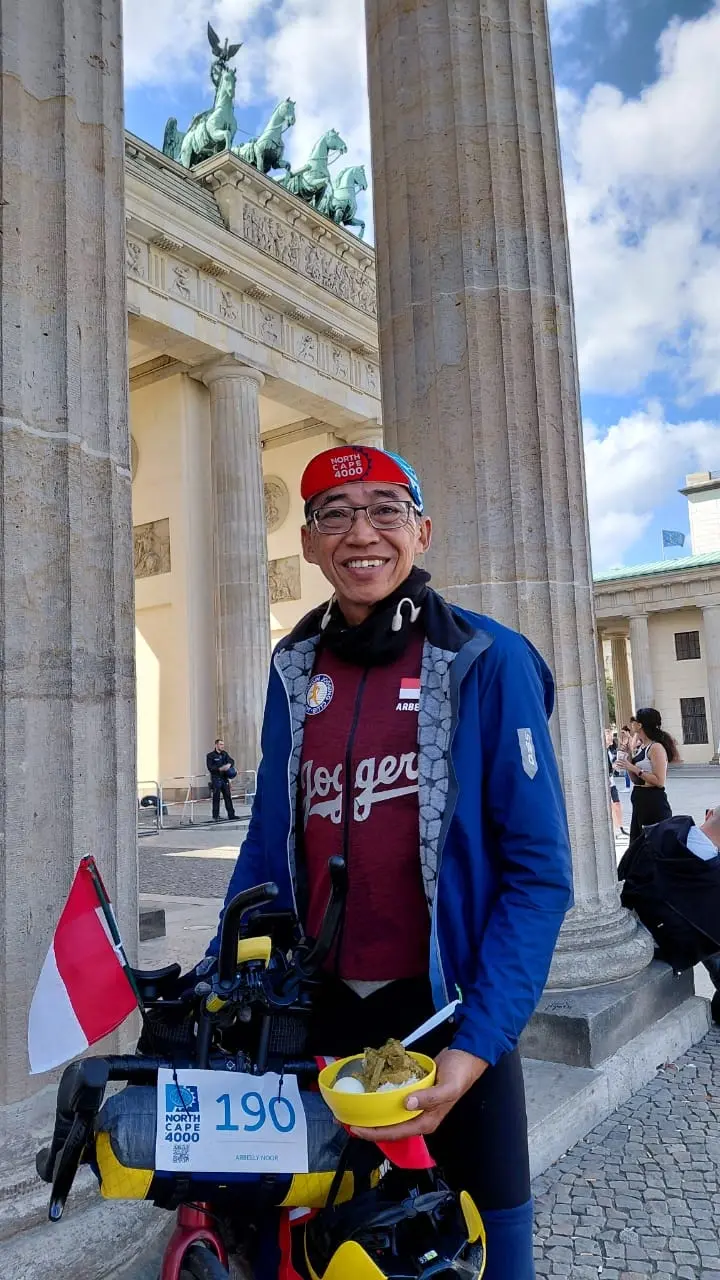 Arbelly Noor, SH, MM, graduate of Universitas Airlangga’s Faculty of Law, during the #NorthCape4000 event (Photo: Arbelly Noor)