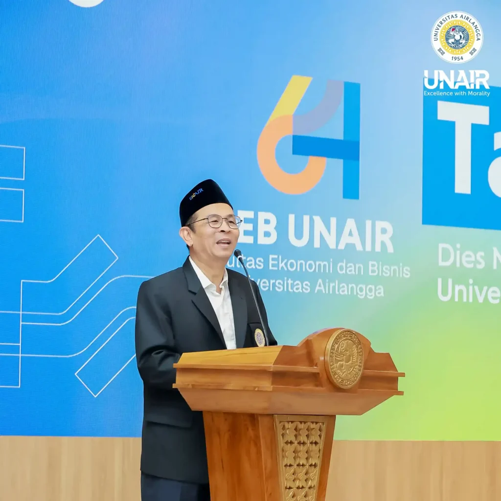 UNAIR Rector Prof. Dr. Muhammad Madyan, S.E., M.Si., M.Fin., delivers remarks during the 64th Anniversary of FEB UNAIR (Photo: PKIP UNAIR)