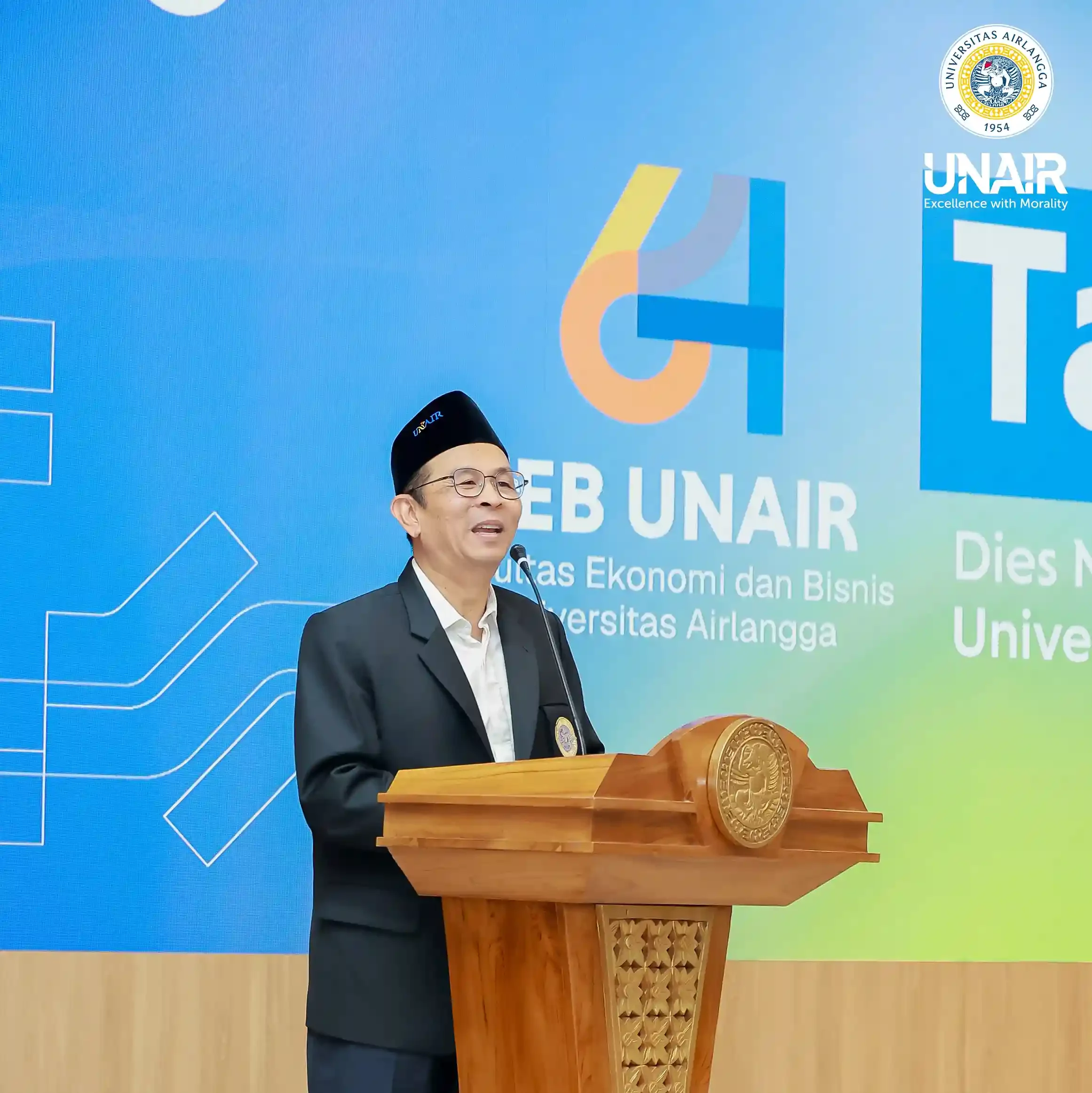 UNAIR Rector Prof. Dr. Muhammad Madyan, S.E., M.Si., M.Fin., delivers remarks during the 64th Anniversary of FEB UNAIR (Photo: PKIP UNAIR)