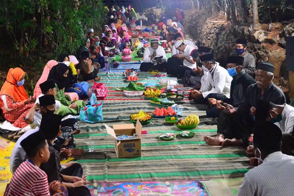 Ilustrasi Tradisi Barikan (Foto: Kompas)