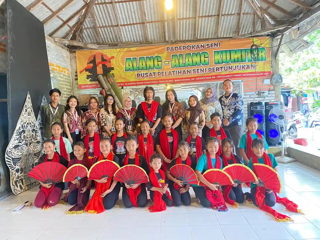 KKN-BBK 6 Purwoasri berkesempatan mengunjungi salah satu padepokan seni yang ada di Desa Purwoasri, Kecamatan Tegaldlimo, Banyuwangi.