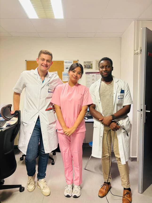 Cesa with cardiothoracic and vascular surgery residents (Photo: By courtesy)