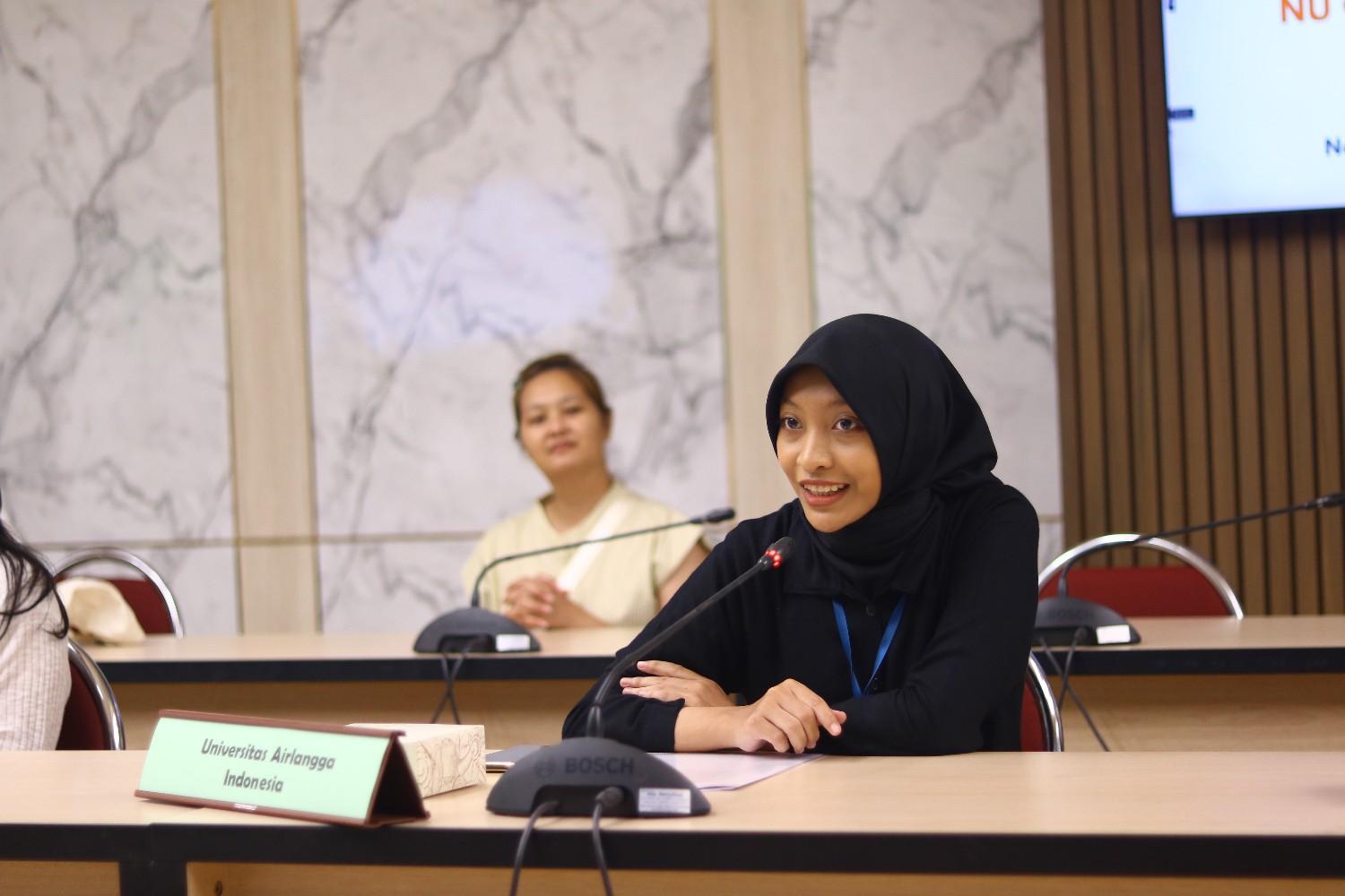 Azza, mahasiswi Keperawatan UNAIR, yang jalani program pertukaran pelajar di Thailand (Foto: Istimewa)