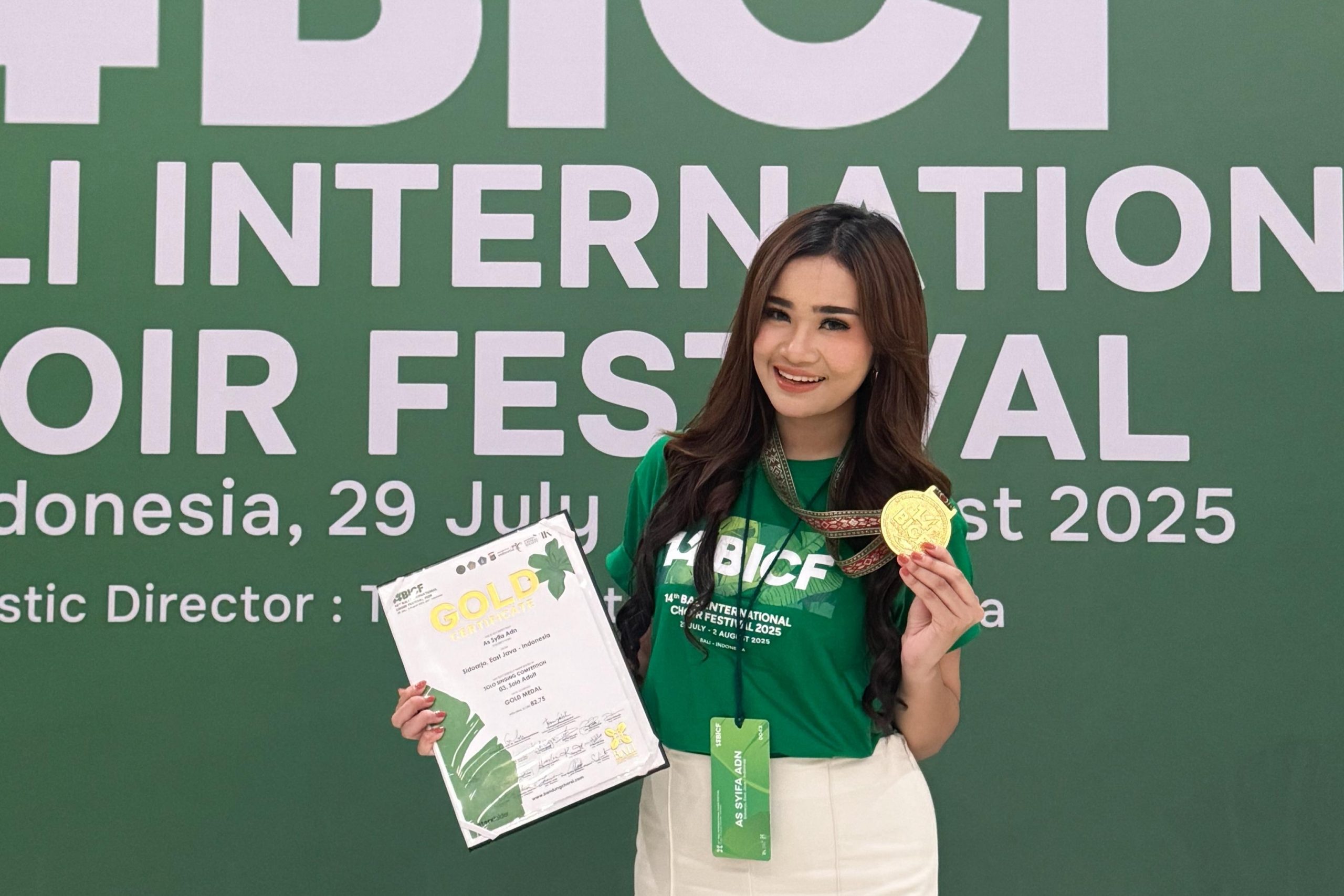 As Syifa Adn menyabet medali emas dalam Solo Singing International Competition di Bali. (Foto: Istimewa).