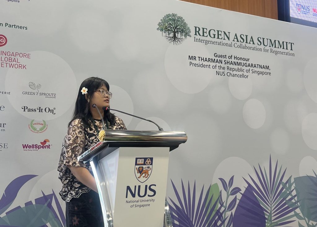 Arin, mahasiswi Sosiologi UNAIR, saat ikuti forum internasional di Singapura (Foto: Istimewa)