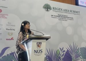 Arin, mahasiswi Sosiologi UNAIR, saat ikuti forum internasional di Singapura (Foto: Istimewa)