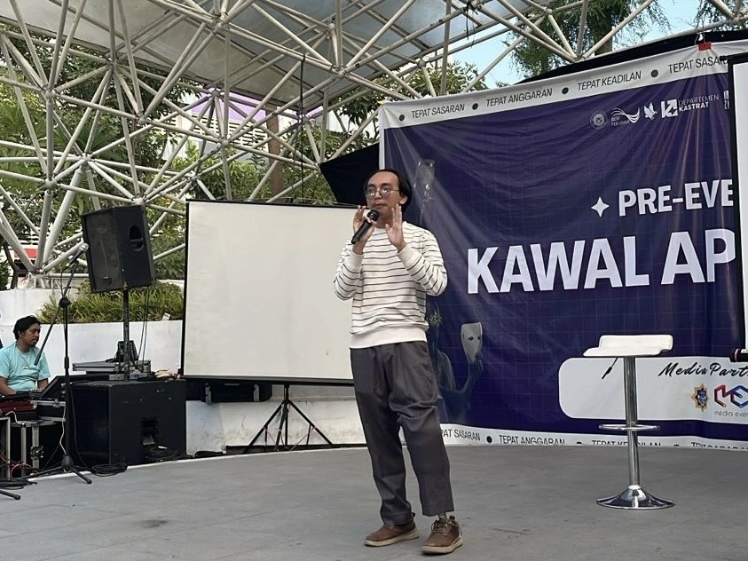 Muhammad Faqih Akbar delivers a presentation during Pre-event 2 Kawal APBD. (Photo: Committee documentation)