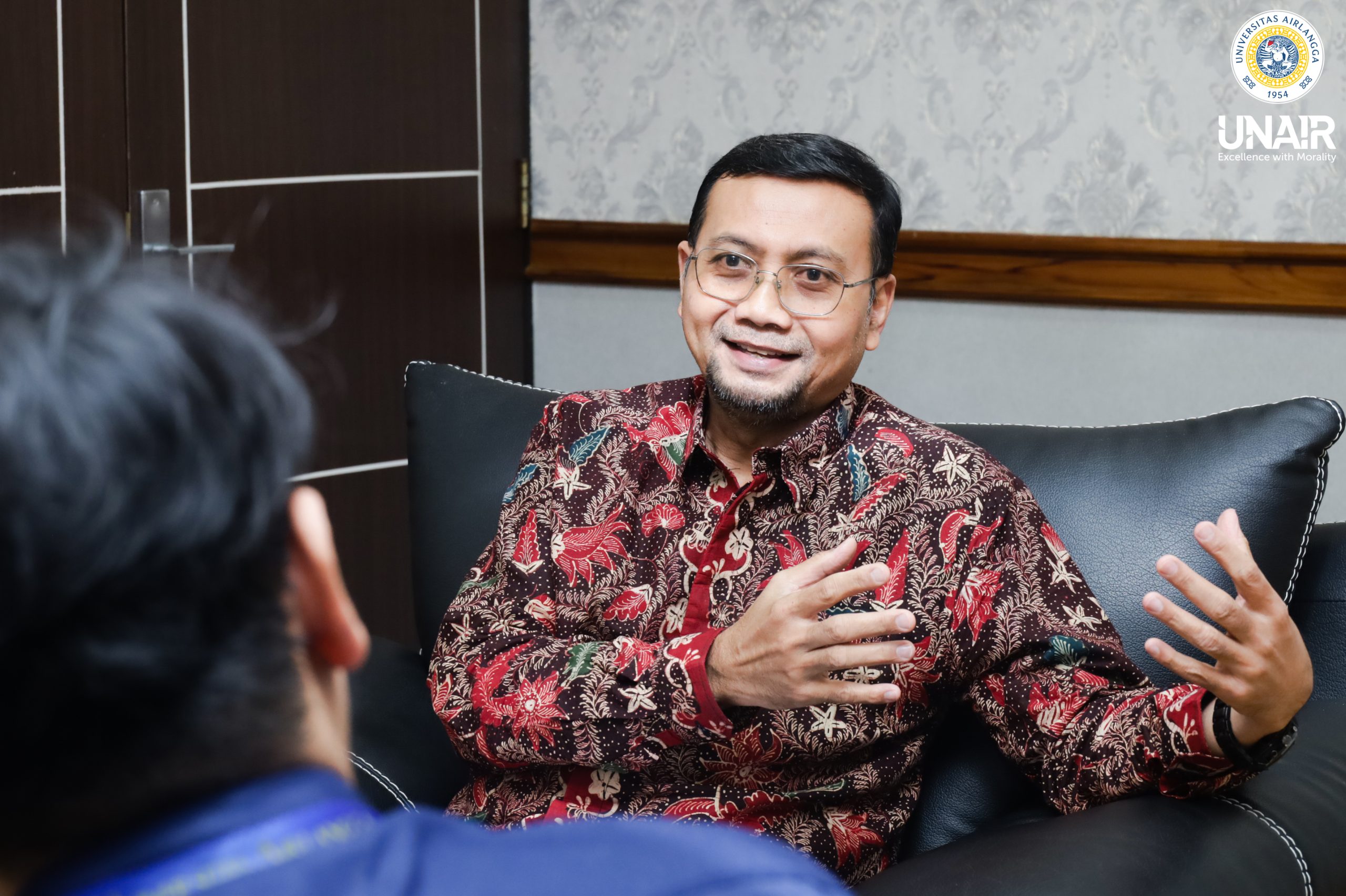 Wakil Rektor Bidang Sumber Daya UNAIR, Dr Ardianto S E Ak M Si pada saat wawancara dengan UNAIR NEWS, Rabu (6/8/2025). (Foto: PKIP UNAIR)