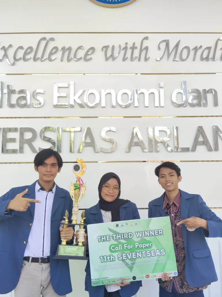 Tim Trias Victoria dalam ajang Call for Paper SEVENSEAS 11th pada Sabtu–Minggu (24–25/8/2024). (Foto: Istimewa)
