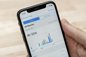 Ilustrasi penggunaan screentime pada akhir pekan. (Foto: Theverge.com)